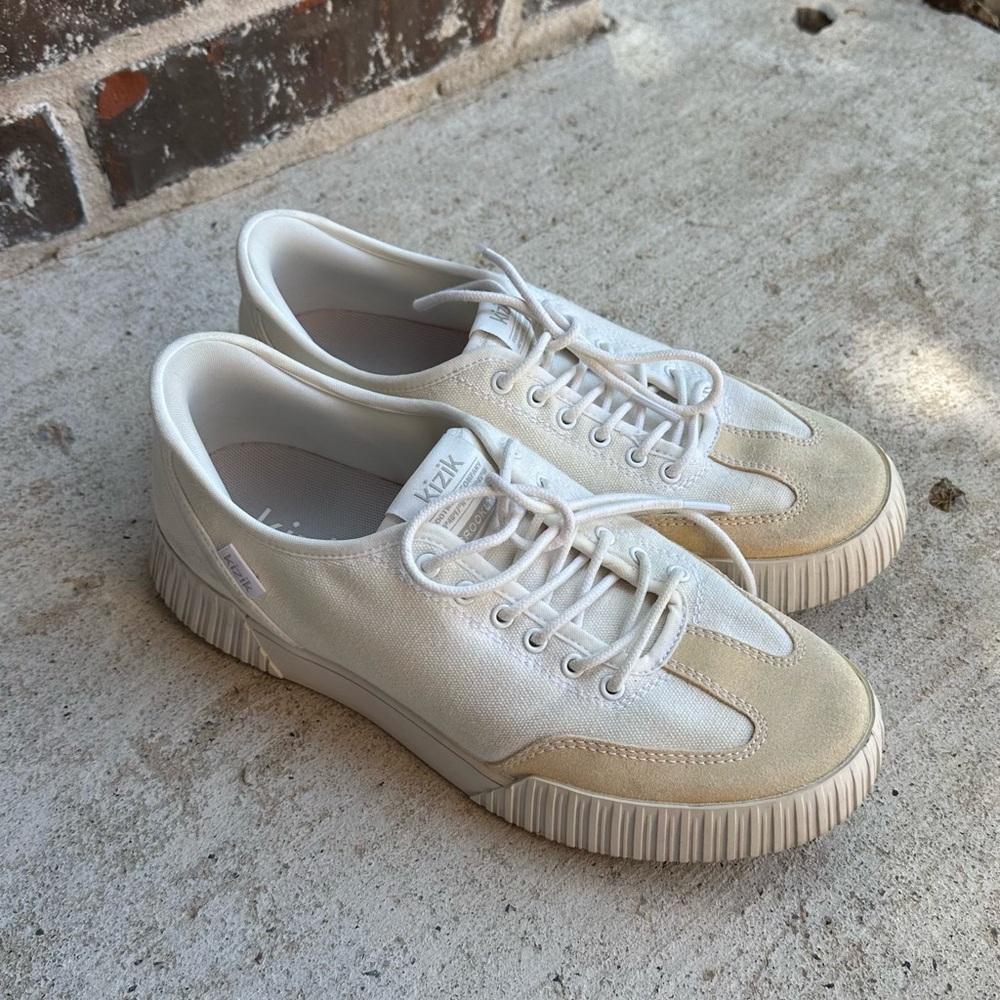 Kizik Sneakers in Off-White/Beige